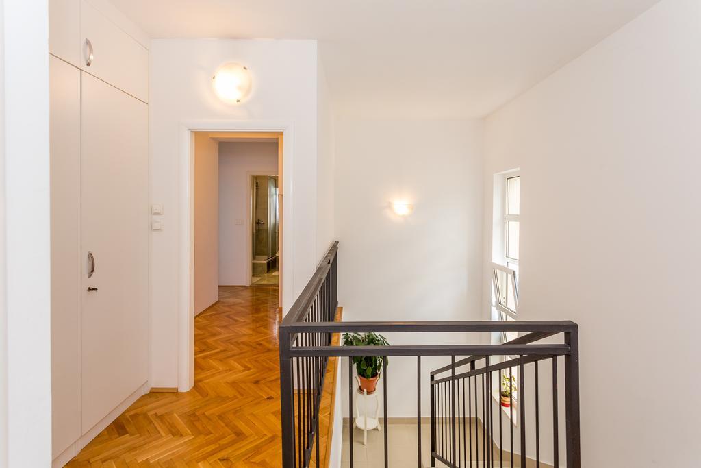Apartment Ante